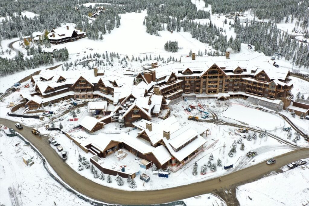 Spanish Peaks Lodge steel erection